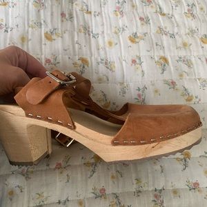 Beautiful wooden and leather clog/ sandals!